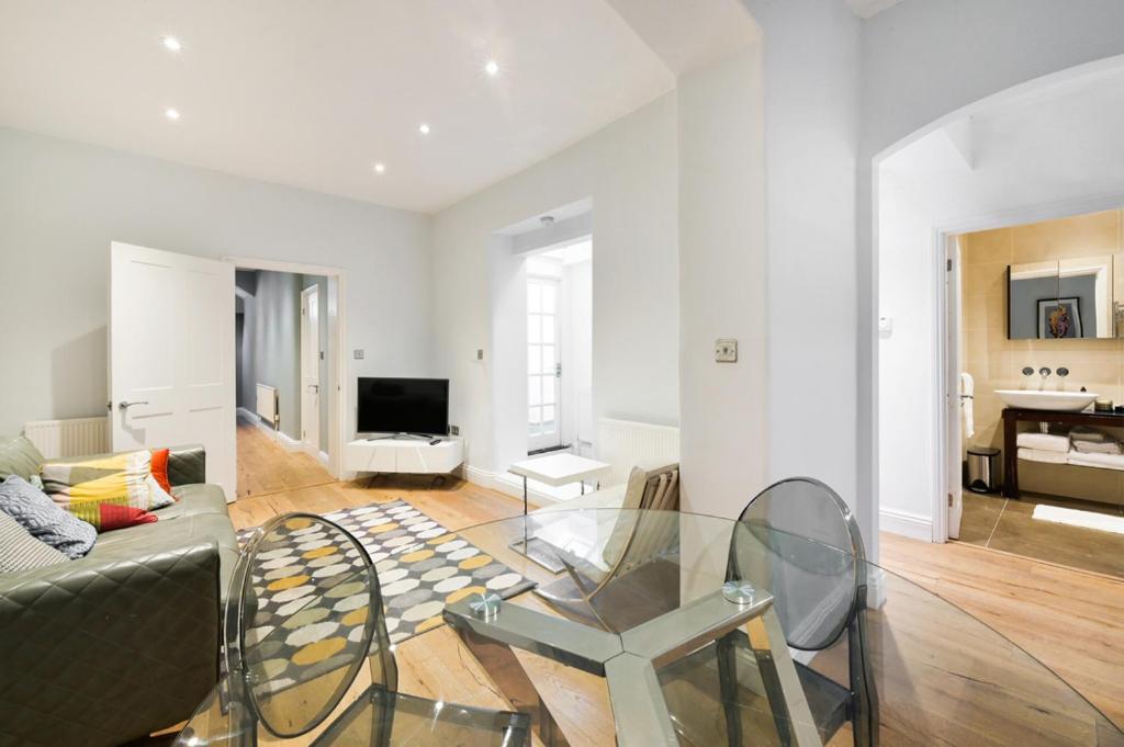 Cozy Hideaway In South Ken! Appartement Londen Buitenkant foto