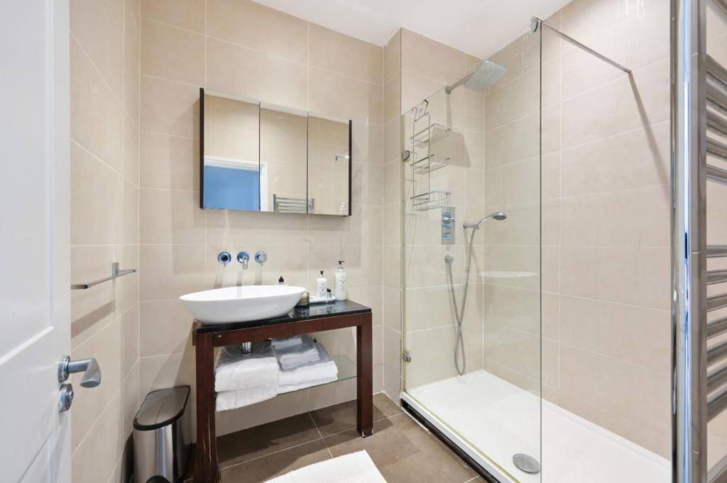 Cozy Hideaway In South Ken! Appartement Londen Buitenkant foto