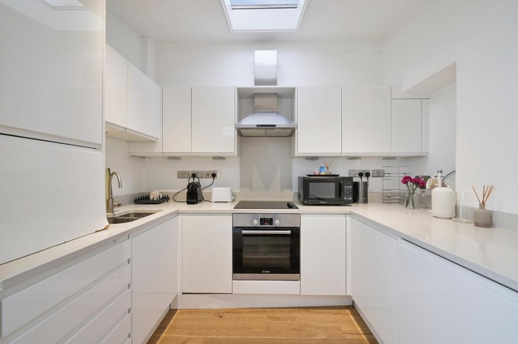 Cozy Hideaway In South Ken! Appartement Londen Buitenkant foto
